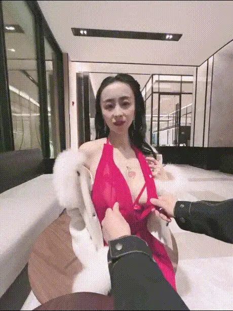 自拍 户外露脸露出调教 尿液泡面 玩的超开！端庄高雅的女神当【nv+2.71g】