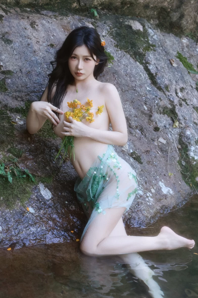 国产模特 [原版无水印首发]秀人网 尹甜甜 新作 户外小溪边 大尺【73P+1.61G】