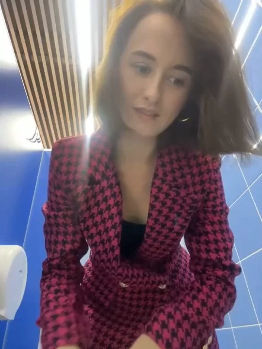 欧美主播 ST站欧美户外手机直播商场试衣间厕所自慰 肩有心形纹身【2V,28P+1.43G】