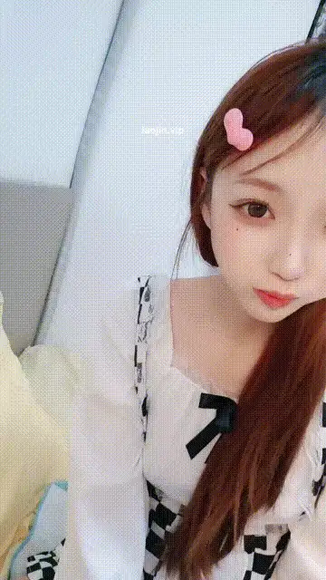 女大学生 20岁南京校花清纯系女神吴晓尼现在的女孩质量都好高为【2+4208MB】