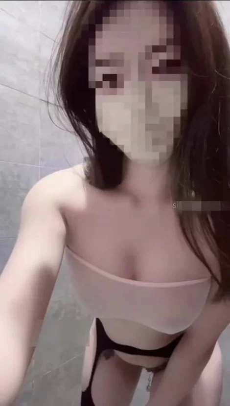 美女御姐 抖音 邱教授 36万粉 顶级美女 阳具插B 骚舞 目前最大尺度【2V+300MB】