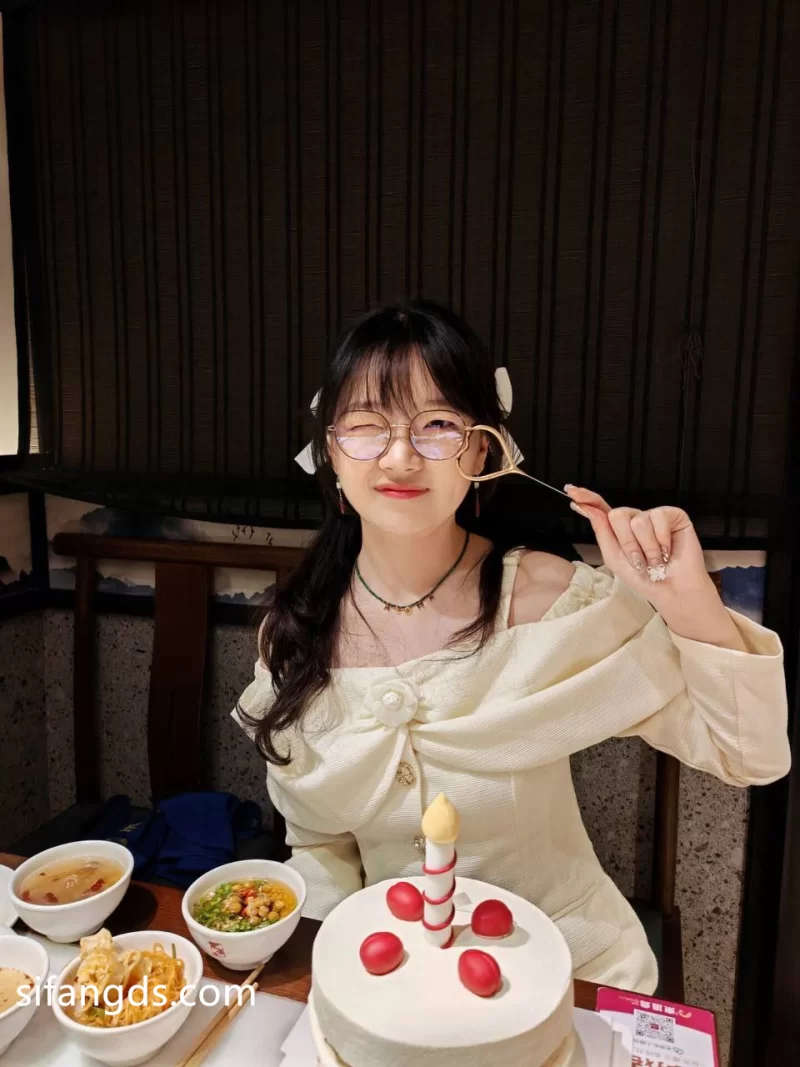 自拍 蝴蝶纹身小女友【115v97p+1.5g】