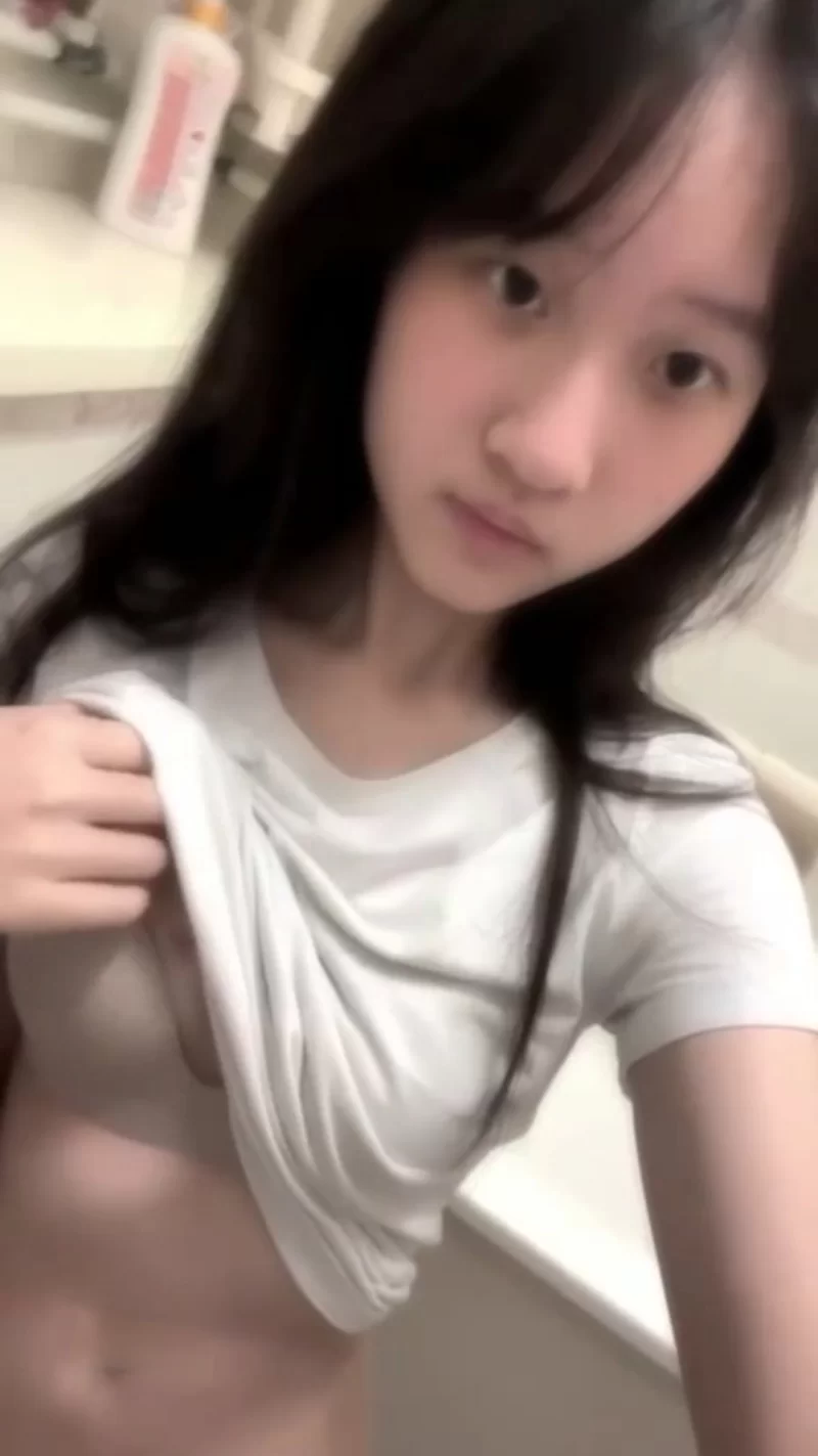 自拍 粤语高颜值素颜乖乖女反差一面与男友私拍性爱镜头身材绝【7v+911M】