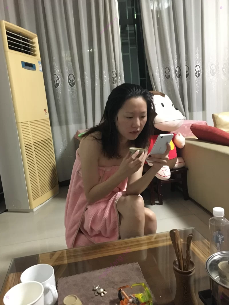 自拍 护士妹子被情人偷拍洗澡 MJ内射【1v+2G】
