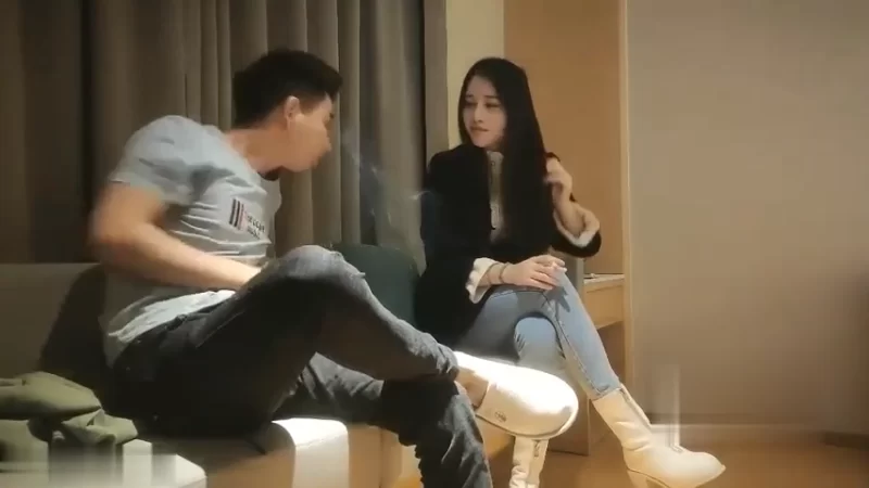 女大学生 牛仔裤小姐姐特写口交掰穴舔逼上【v1+260m】