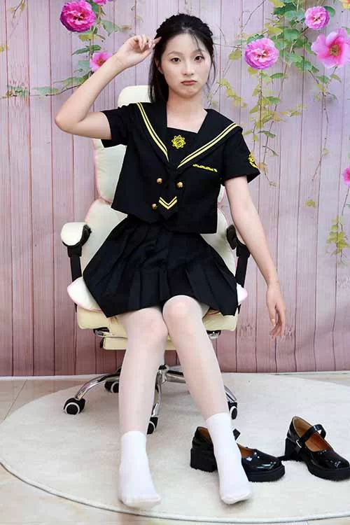 美腿/足控 初夏女神-安妮-展示了她性感的39码白丝短裙【100p1v+724m】