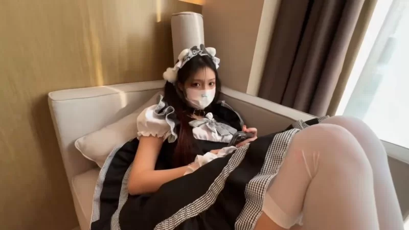 自拍 反差女仆 性瘾妻子的阴谋 连续三天榨精不满足 只能通过【1v+900m】
