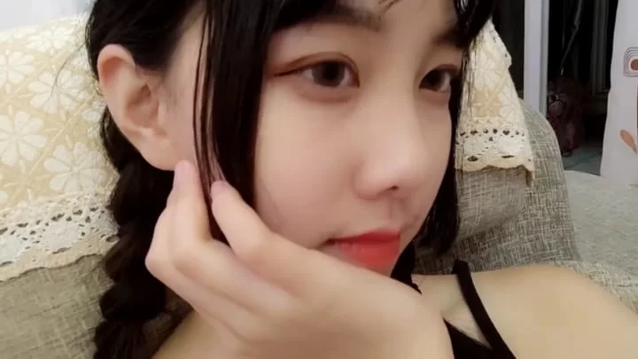 女大学生 水灵灵的粉嫩女孩七七太喜欢这张脸了眼睛像婴儿般清澈【2+316MB】