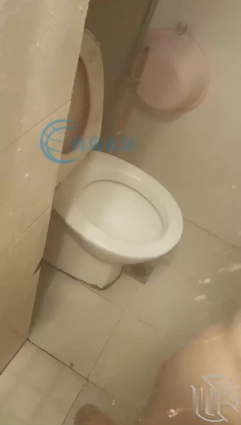 自拍 《恋母少年》跟妈妈一起洗完澡开始操妈妈【v1+200m】