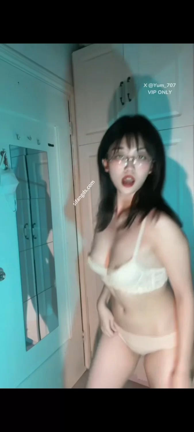 自拍 #玉米yum_707 前后双视角【13v+600mb】