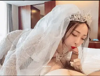 自拍 [秀禾兔兔]婚纱内射，男厕口爆，放尿，制服，露出，..【103v2804p+6g】