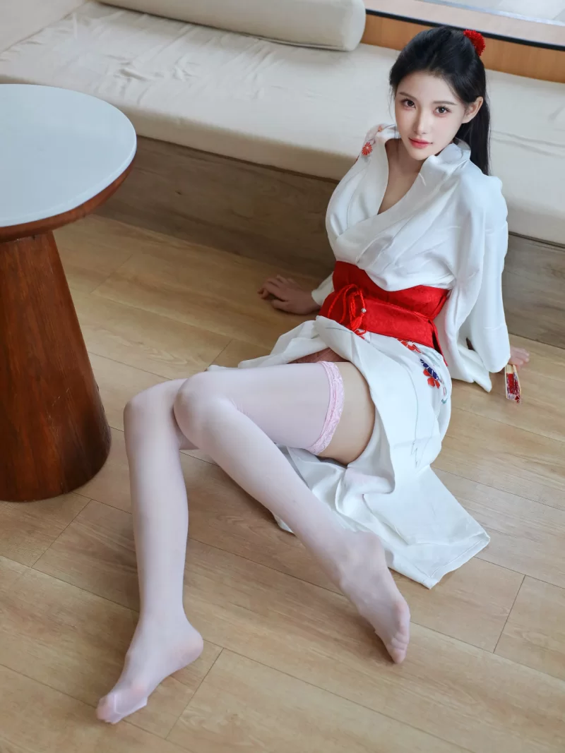 国产模特 COS潘金莲 大尺度漏奶漏屄，秀人梨霜儿，国风古风白丝乳头私购未上架【118p+467m】