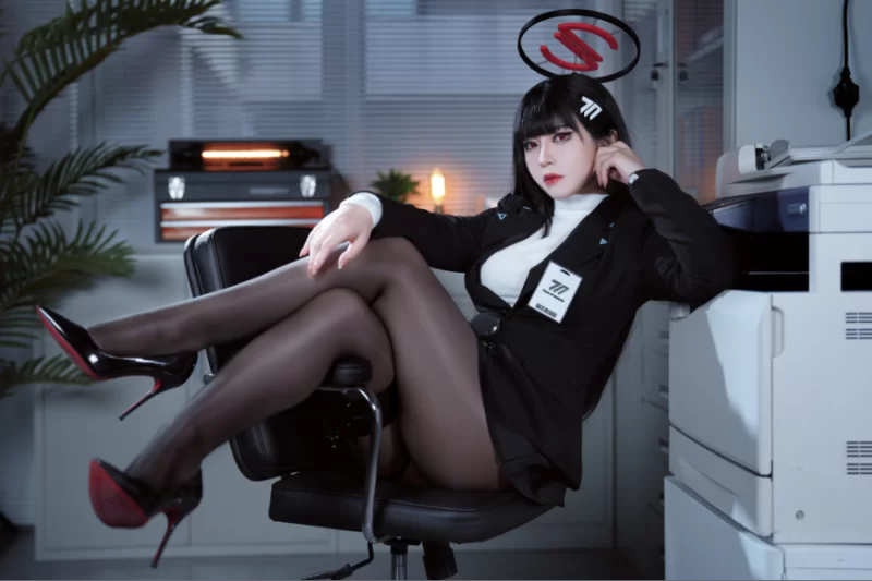 国产模特 [COSPLAY/带视频][半半子] 调月莉音【NP+NV+500M】