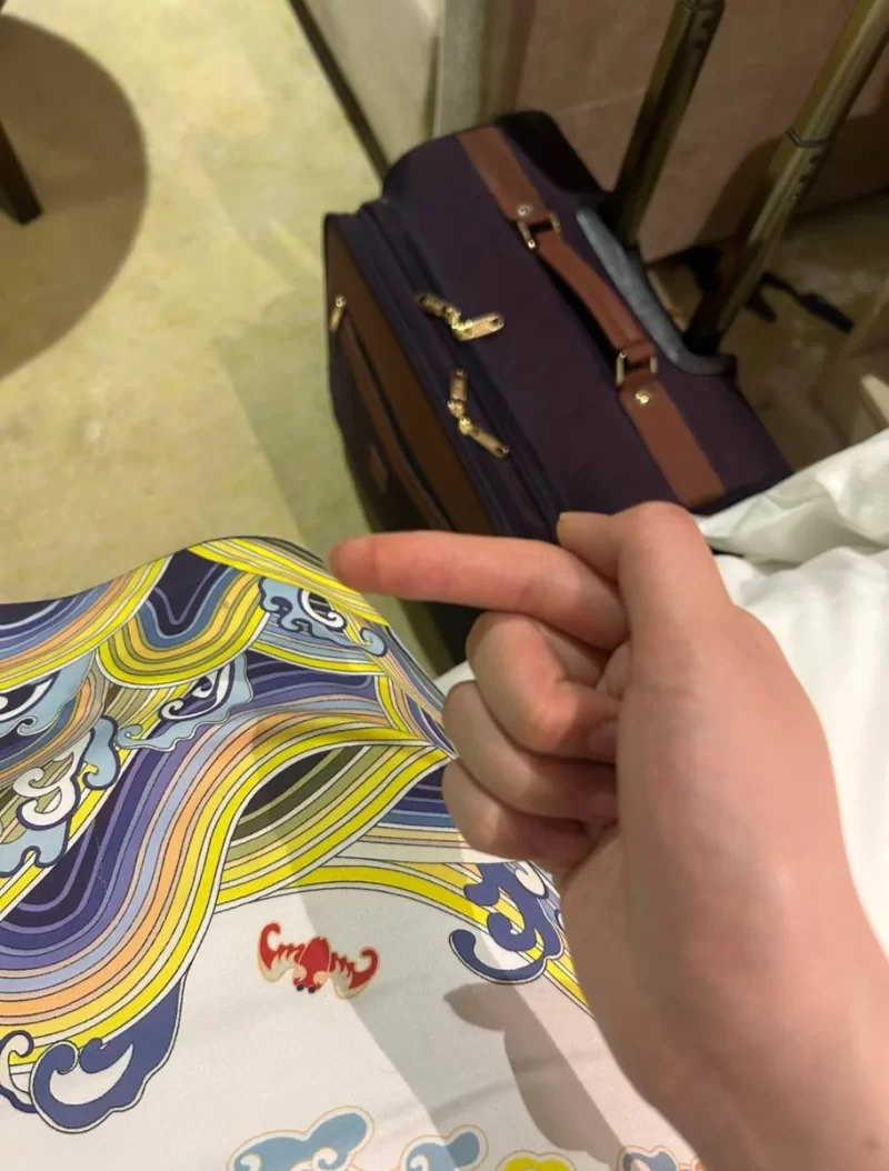 美女御姐 性感女神空姐不爱飞的海燕航班刚落地就被土豪金主带到【4P+1.06G】