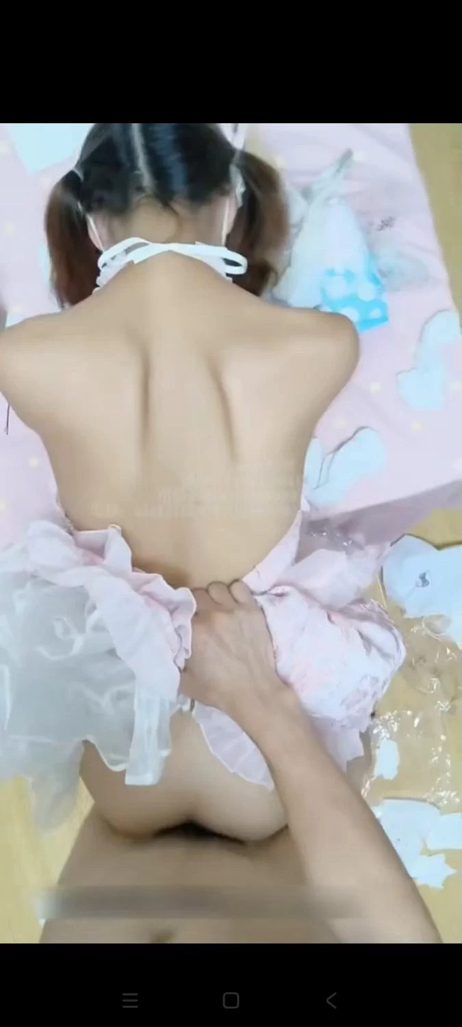 福利姬 1币口交吐精，乳交射胸，Lolita后入，镜前爆艹洛丽塔装束妹妹,害羞口罩半露脸【1v+326m】