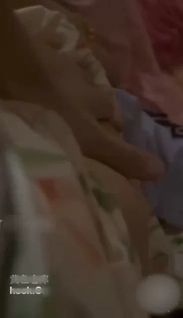 乱伦 老妈洗完澡主动摸我小鸡子被我操【v5+1000g】