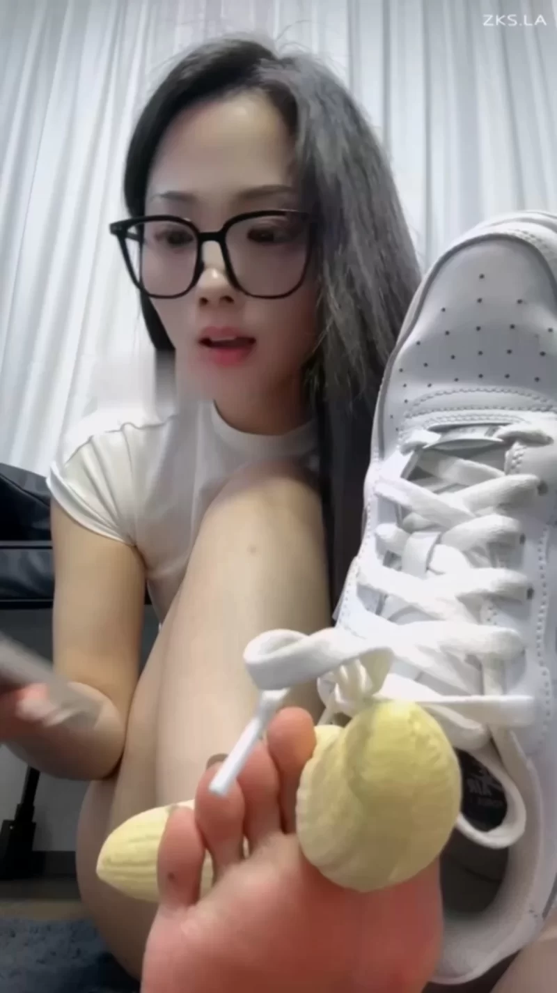 美腿/足控 晚晚 - 红绿灯榨干学弟的一天【1V+1.58GB】