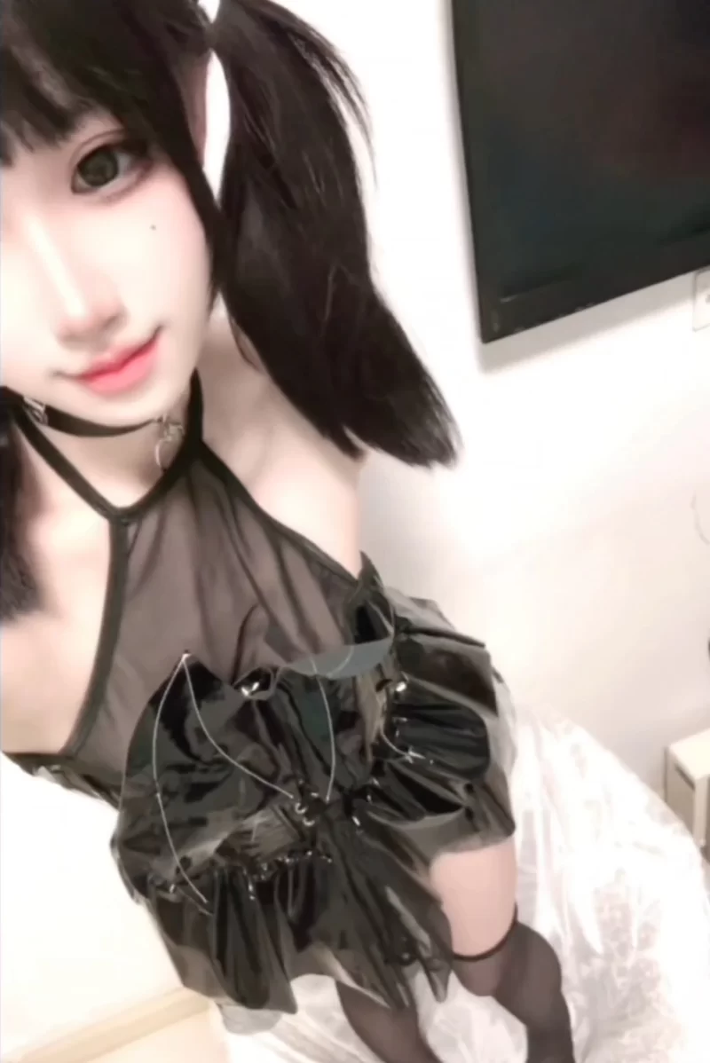 福利姬 少萝糖糖JK水手服死库水制服，小恶魔情趣内衣自慰露出【3v+3G】