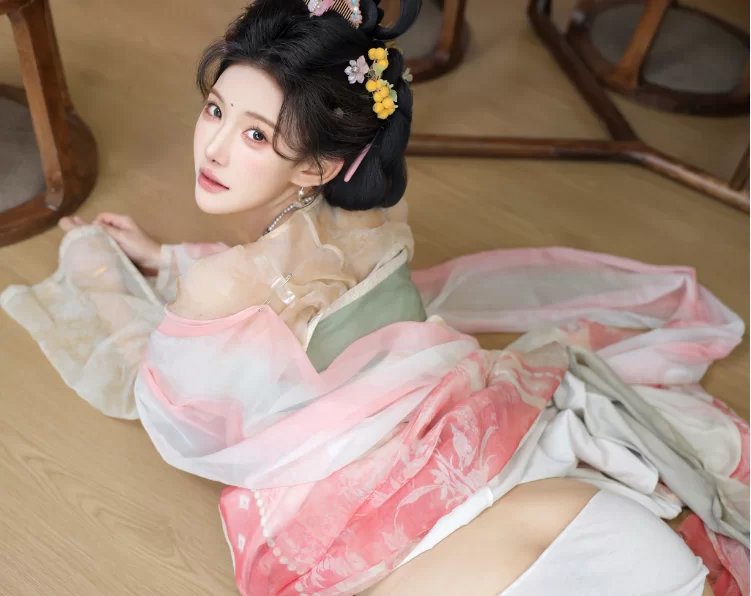 国产模特 [原版无水印首发]秀人网 梨霜儿 高颜值大美女 超美《【112p+2.1G】