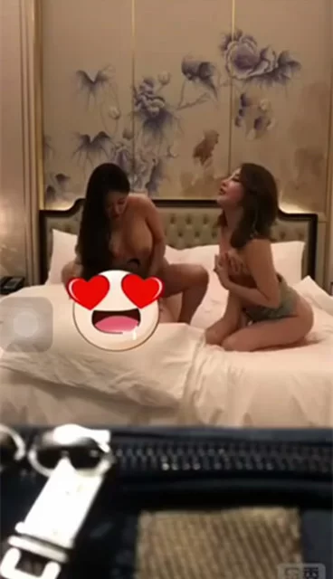美女御姐 九頭身性感嫵媚爆乳女神網紅ada王一霏和她的朋友雙飛視【2+442MB】