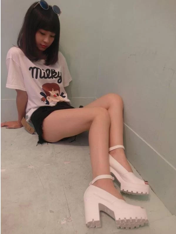 女大学生 清纯又漂亮可爱奶子很圆润的小美女在宿舍被男友啪啪一【2+685MB】