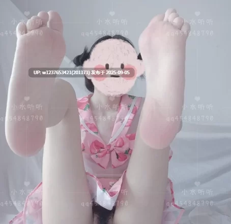 自拍 酥胸萝莉小水听听私拍福利【1+660m】