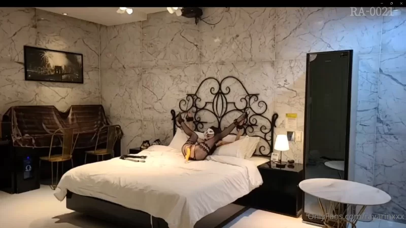 自拍 绿帽男友rayarinxxx 记录淫妻过程 口爆自慰 绿帽3P 女主水很【11v+5.2个】