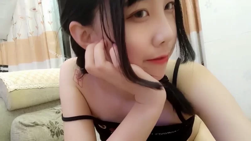 女大学生 水灵灵的粉嫩女孩七七太喜欢这张脸了眼睛像婴儿般清澈【2+316MB】