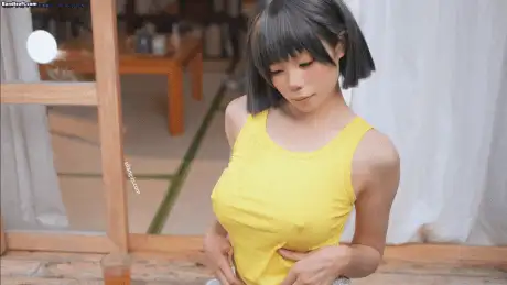 国产模特 [B站 Yiko湿润兔 咬一口兔娘]8月作品 脱裤 特性镜头 两瓣【1V+126P+3.2G】