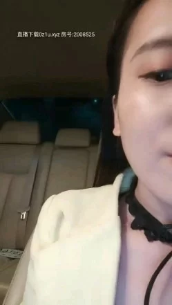 国产主播 [性感花宝宝]颜值不错妹子开裆牛仔裤诱惑给炮友口交，跳蛋塞逼车内掰穴特写非常粉嫩【1V+939M】