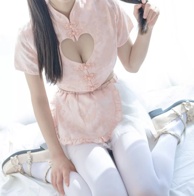 福利姬 [网红] 高颜值福利姬[赤西夜夜]jk少女 双马尾中华娘床上摄影 究极美腿【1+1.28G】