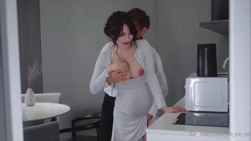 自拍 OnlyFans 辛尤裏首次偷窺主題影片 孕婦和老公在房間激情啪【1V+1GB】