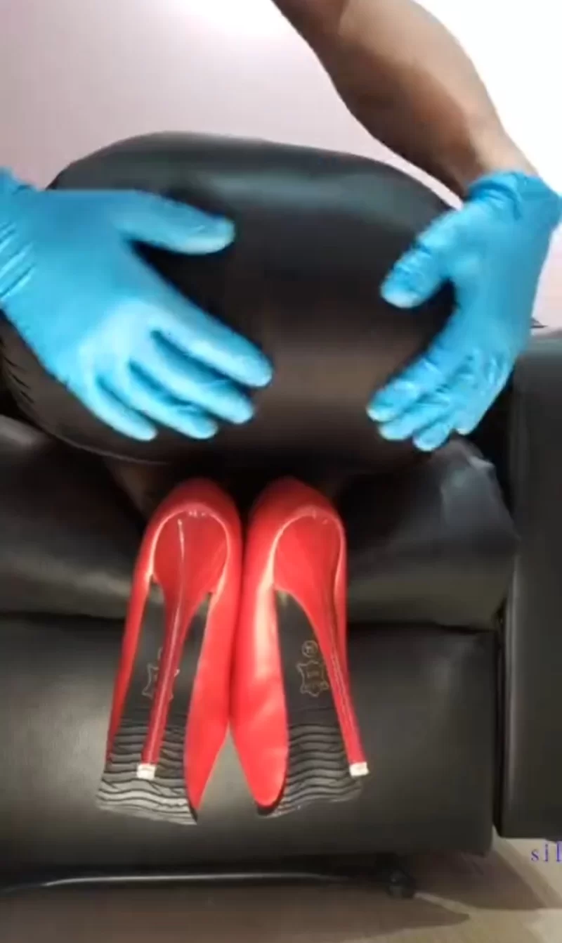 SM ❤️ 略重口[宇轩SM调教]重口三通调教丝袜骚货母狗 测试逼的极限 筷子冰棒插逼合集【268v+53g】
