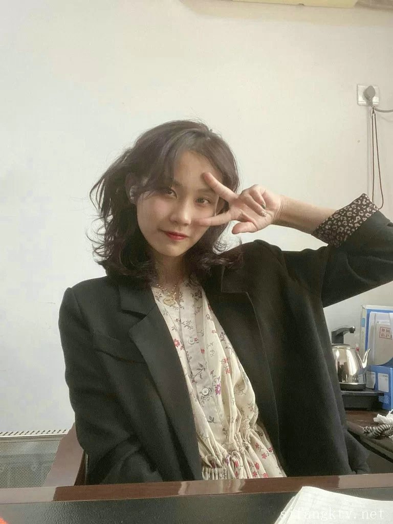 91大神 [前女友]女友劈腿分手后报复流出 学校几年私密记录【8V+48P+637M】