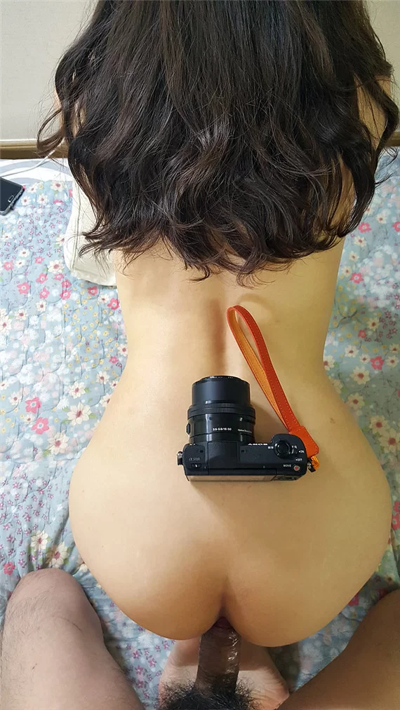 美女御姐 把完美身材女友放在电脑桌上操 到床上无套爆操接着干【2+821MB】