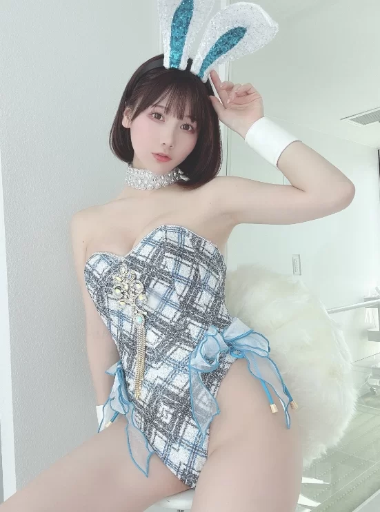 国产coser けん研（けんけん） Fantia 4-8月合集 882P+7V-3.85G【882P+7V+3.85G】