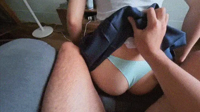 美女御姐 SSRPeach台湾清华大学外文系臀后健身教练Ellie性感JK装女儿【2+1281MB】