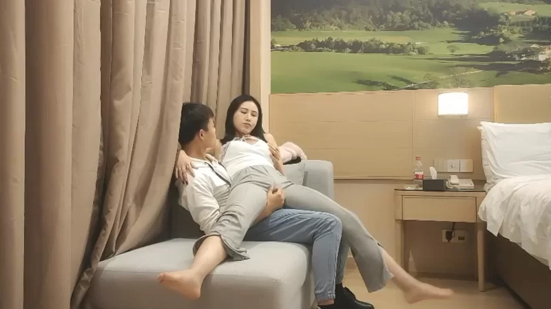 自拍 漂亮小姐姐_我比较紧不湿怕进不去_快点进来我想要_三根【v1+800m】