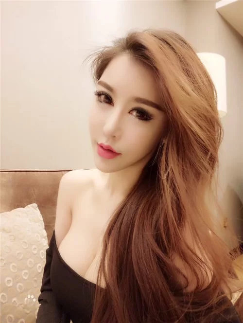 美女御姐 九頭身性感嫵媚爆乳女神網紅ada王一霏和她的朋友雙飛視【2+442MB】