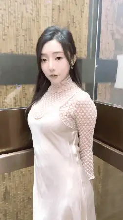 美女御姐 王馨瑶✨镂空情趣 肉丝透鲍 骚丁勒鲍 阴毛外漏【116P1V+1.5G】