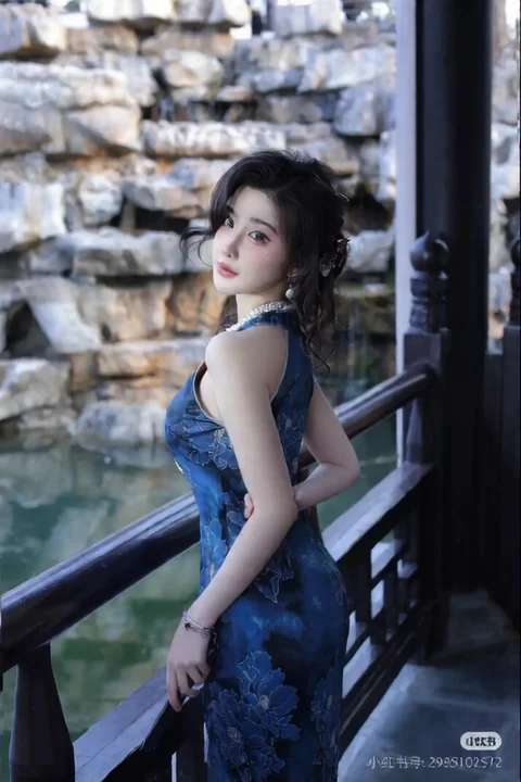有撸点 小红书美女ai去衣4秒小视频【250视频+350mb】