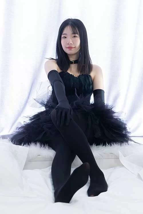 美腿/足控 袜啵啵-小甜豆-高跟鞋、油亮厚黑丝、黑色丝手套【145p1v+1.3G】