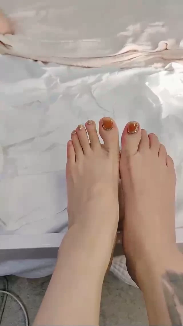 熟女少妇 蒙面少女吃着鸡巴揉捏蛋蛋口交叫声甜美吸逼的我差点谢【v1+100m】