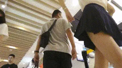 美女御姐 抄底高颜值气质美女 齐逼百皱裙还穿着骚内丁 跟着欣赏真【2+928MB】