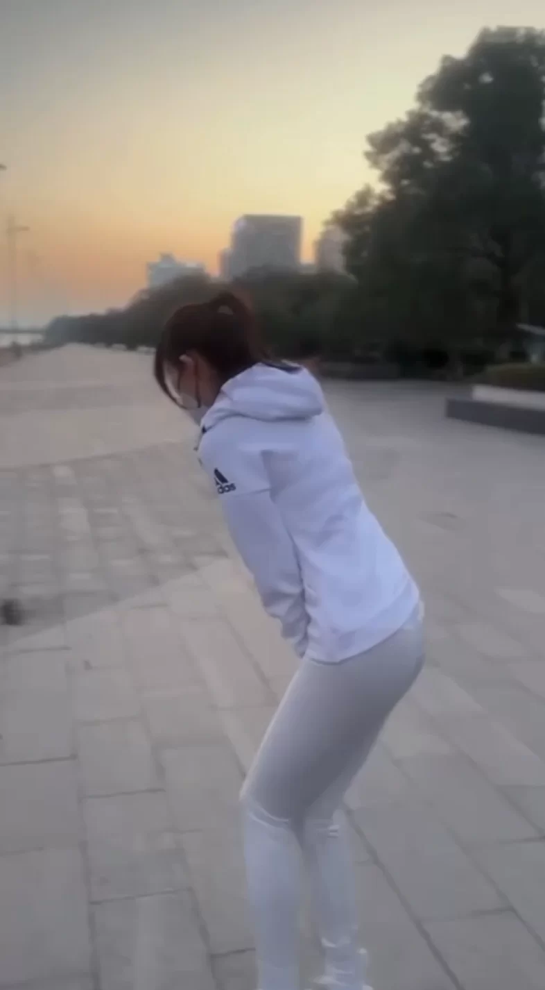 福利姬 [补]美女跑步被跳蛋控制，都站不稳了【1v+192】