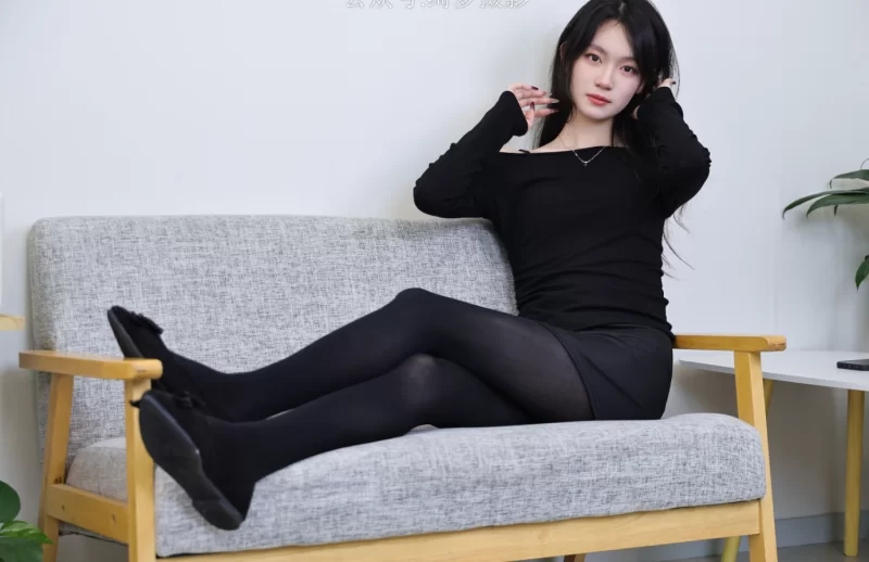 美腿/足控 [绮梦摄影]人气足模小艺361（厚黑丝）[图包+视频]【470v＋2v+11.5G】