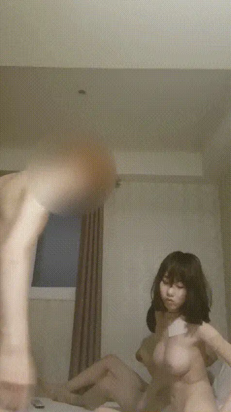 自拍 绿帽小哥和大鸡巴老铁一块分享刚做完隆胸的女友一块3P无【1v+300m】