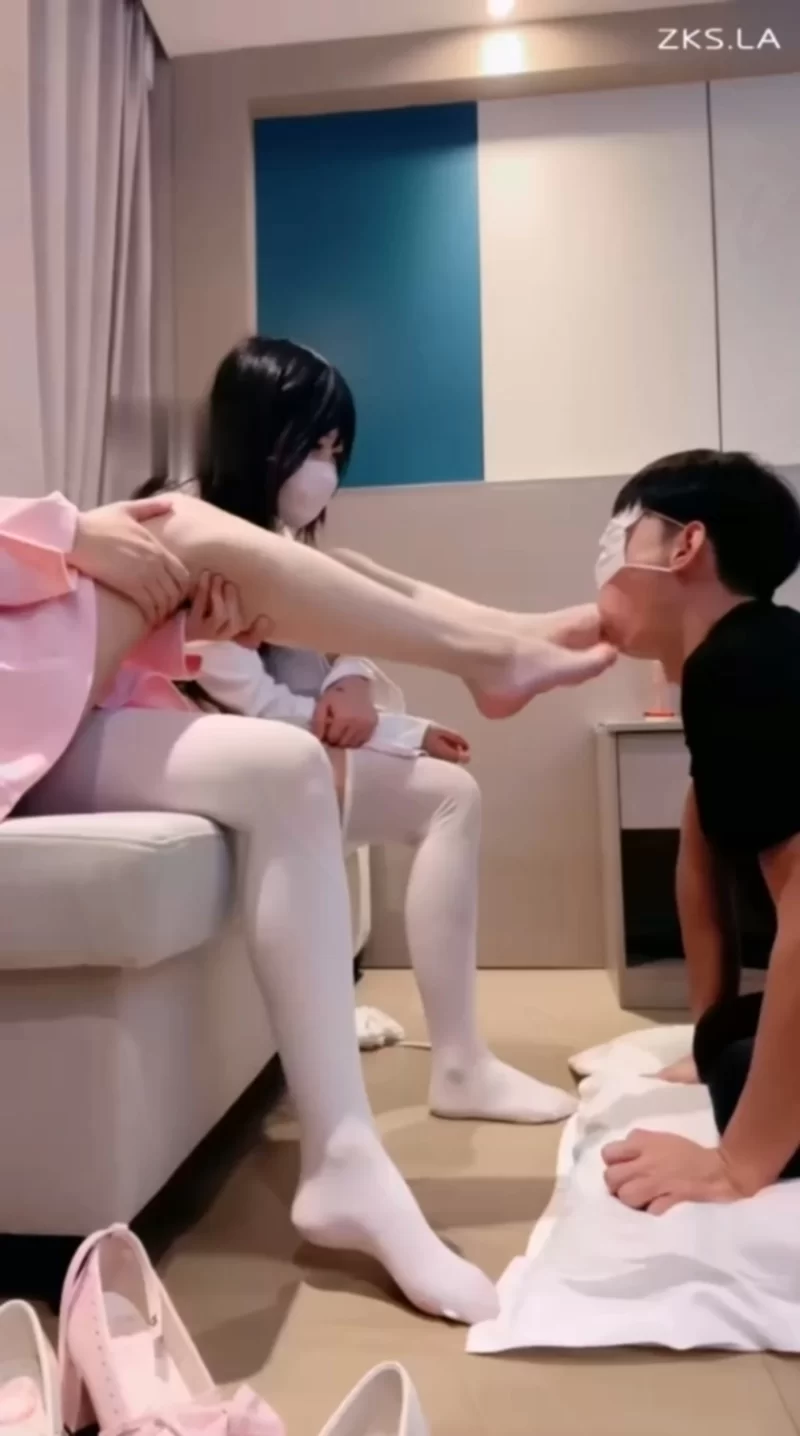 美腿/足控 砂糖 - 2024-10-10 萝莉主做脸脚深喉提档【1V+1.68GB】