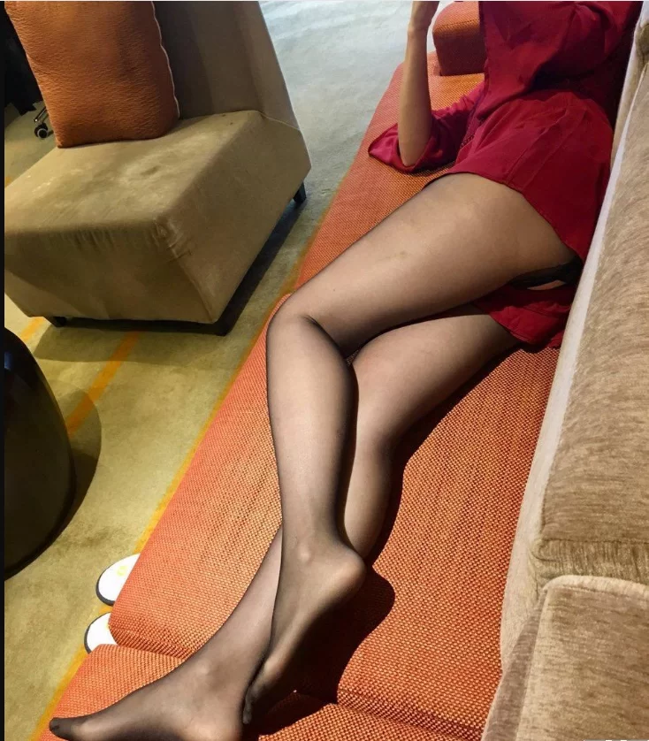 自拍 [极品反差⭐淫妻泄密]夫妻交流NTR电报群高质美腿骚婊【121V+531P+1.22g】