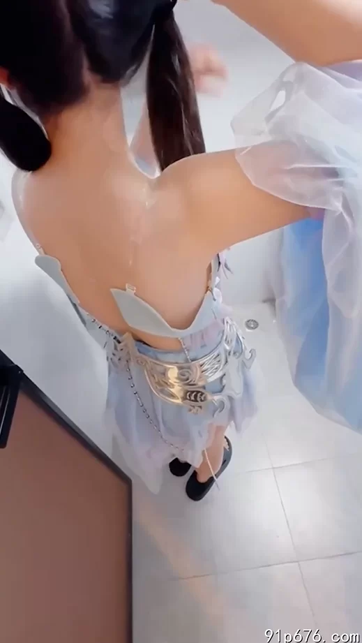 有剧情的 卫生间狂操洗澡的妹妹_粉嫩无毛的小逼_鸡巴抽插流出羞耻【1v+600m】
